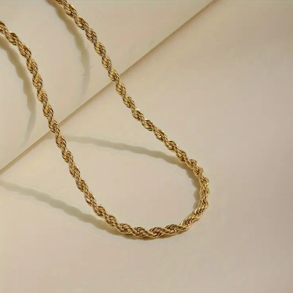 Minimalist Versatile Charm, Chic Hip-Hop Inspired Twisted Chain Necklace - Picture 2 of 5